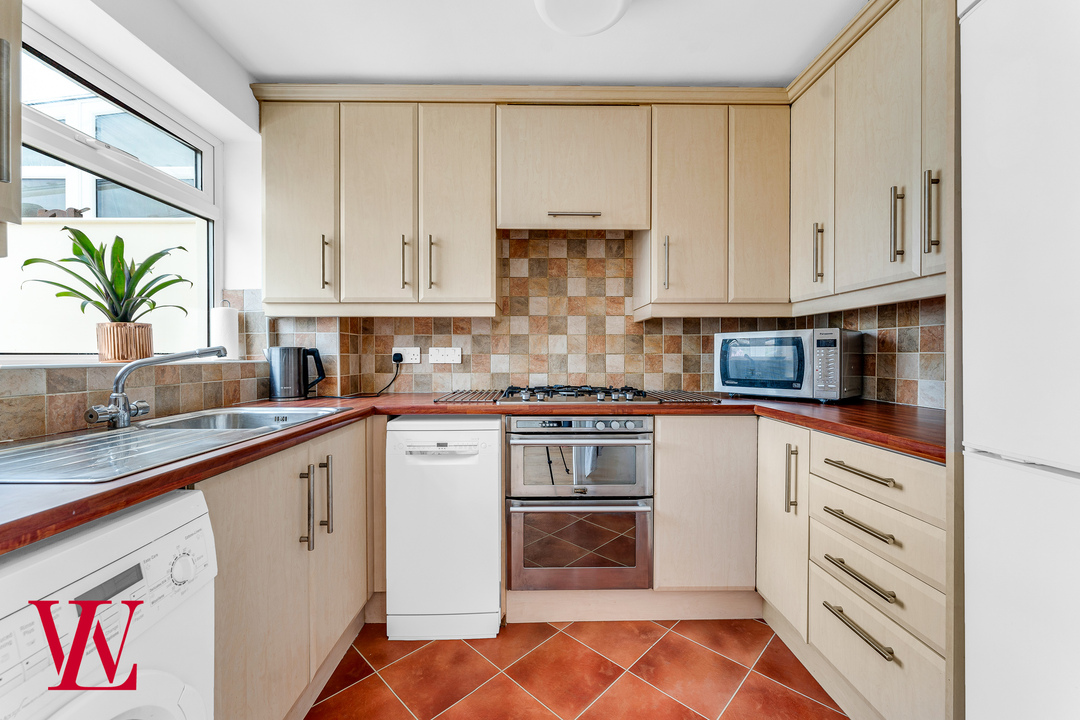 3 bed terraced house for sale in Aynsworth Avenue, Bishop's Stortford  - Property Image 5