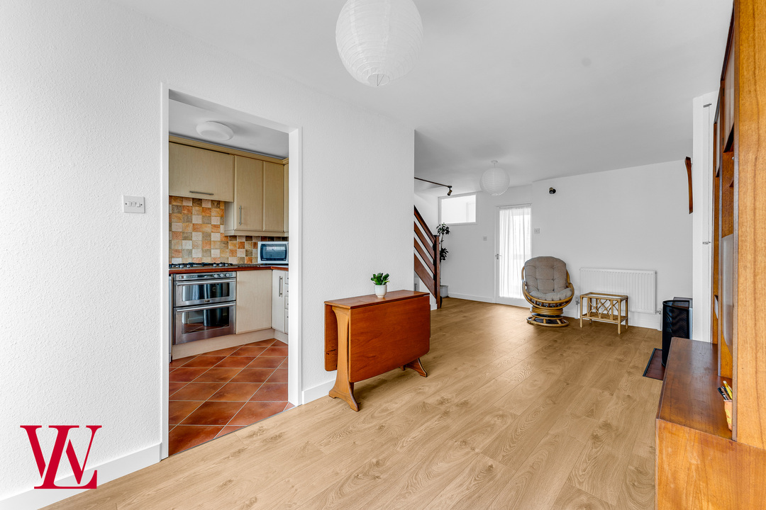 3 bed terraced house for sale in Aynsworth Avenue, Bishop's Stortford  - Property Image 4