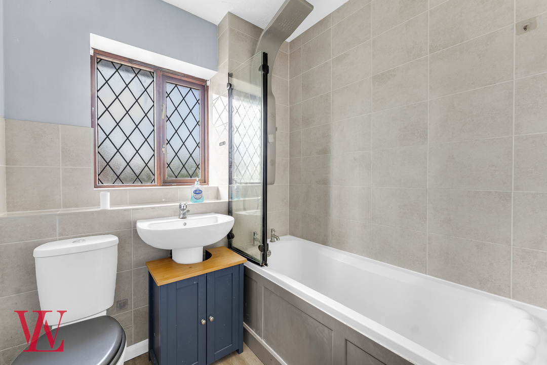 2 bed terraced house for sale in Crozier Avenue, Bishop's Stortford, Hertfordshire 6