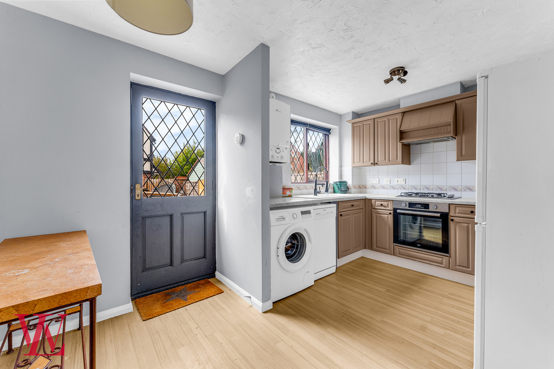 2 bed terraced house for sale in Crozier Avenue, Bishop's Stortford, Hertfordshire  - Property Image 4
