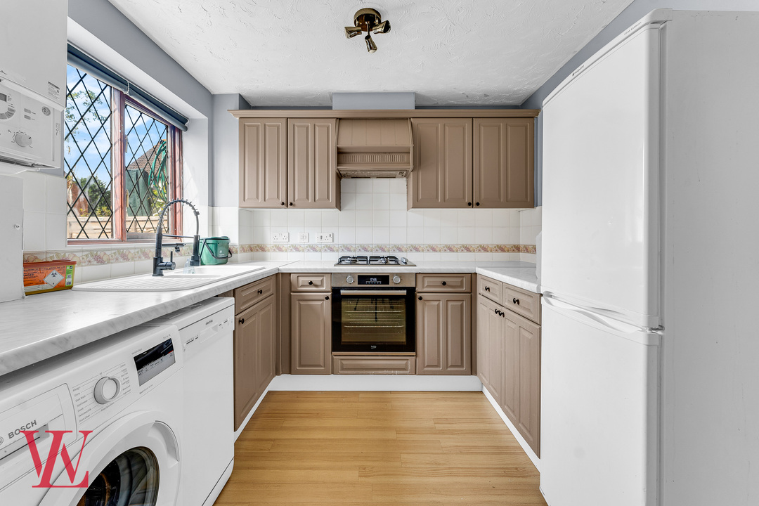 2 bed terraced house for sale in Crozier Avenue, Bishop's Stortford, Hertfordshire 5