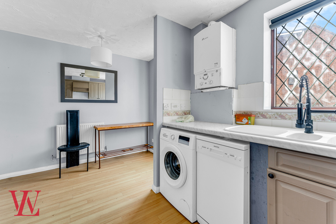 2 bed terraced house for sale in Crozier Avenue, Bishop's Stortford, Hertfordshire  - Property Image 5