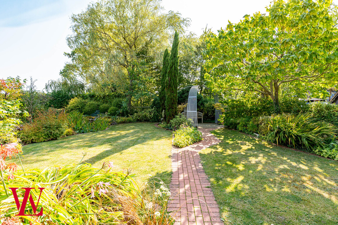 3 bed barn conversion for sale in Stortford Road, Dunmow  - Property Image 3