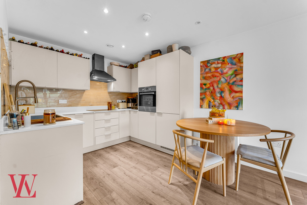 2 bed apartment for sale in River View, Bishop's Stortford, Hertfordshire 3