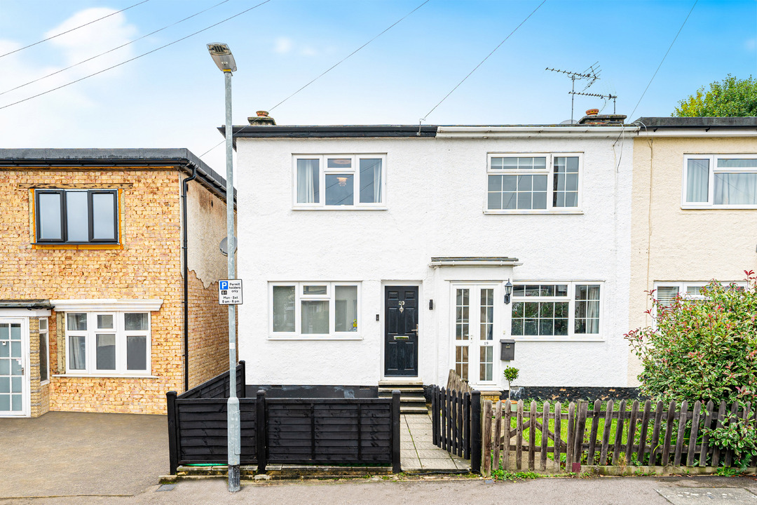 2 bed end of terrace house for sale in Cherry Gardens, Bishop's Stortford  - Property Image 1