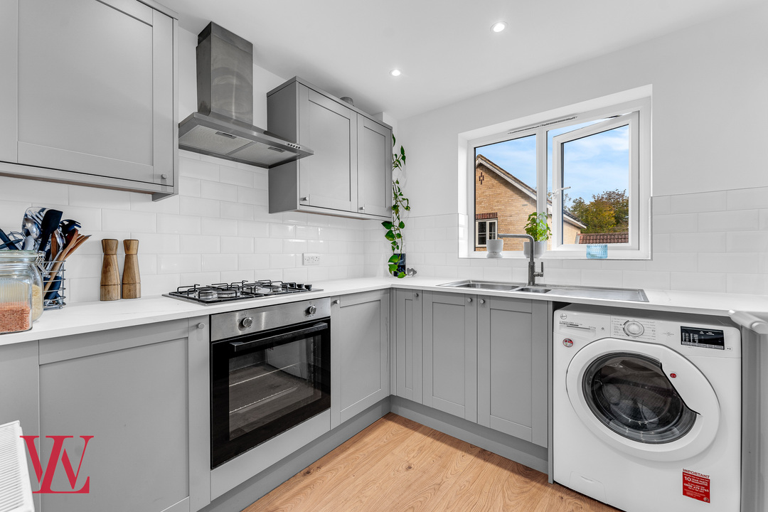 2 bed apartment for sale in Harris Green, Dunmow, Essex  - Property Image 4