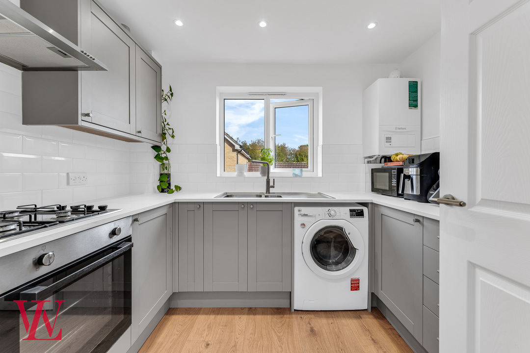 2 bed apartment for sale in Harris Green, Dunmow, Essex 4