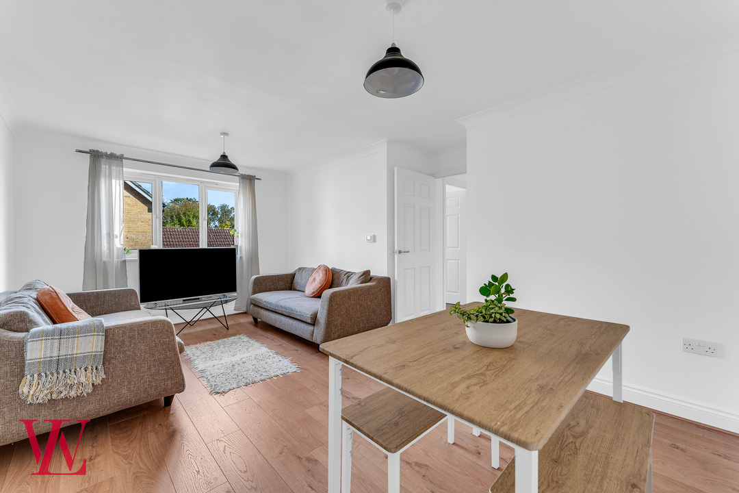 2 bed apartment for sale in Harris Green, Dunmow, Essex  - Property Image 2