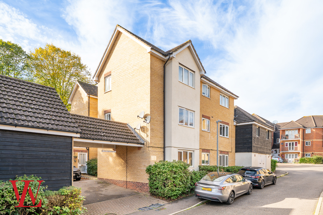 2 bed apartment for sale in Harris Green, Dunmow, Essex