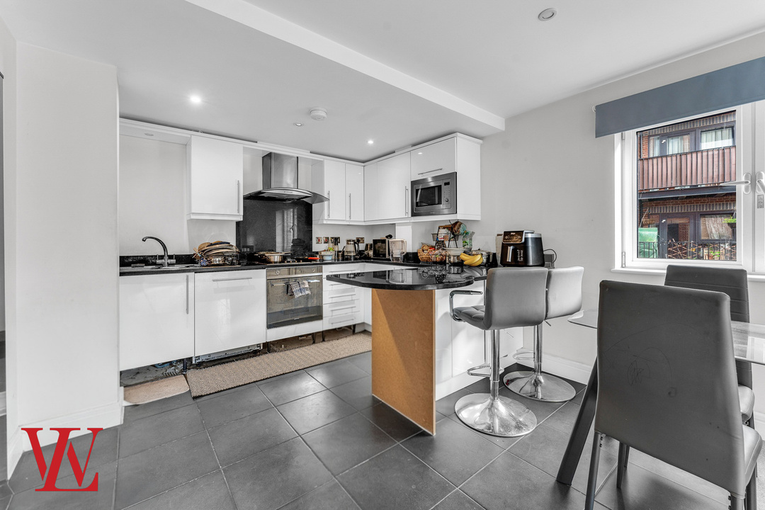 2 bed apartment for sale in Tanners Wharf, Bishop's Stortford  - Property Image 4