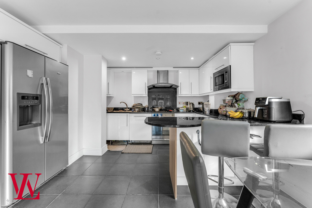 2 bed apartment for sale in Tanners Wharf, Bishop's Stortford, Hertfordshire 4