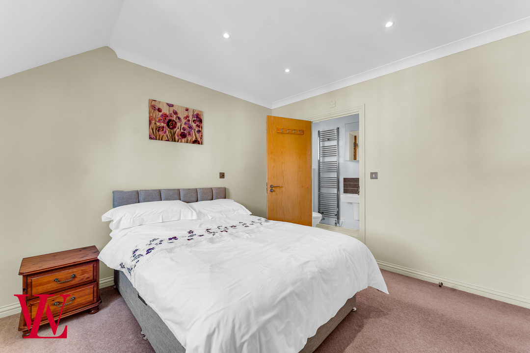 End of terrace house for sale in Cambridge Road, Ware 10