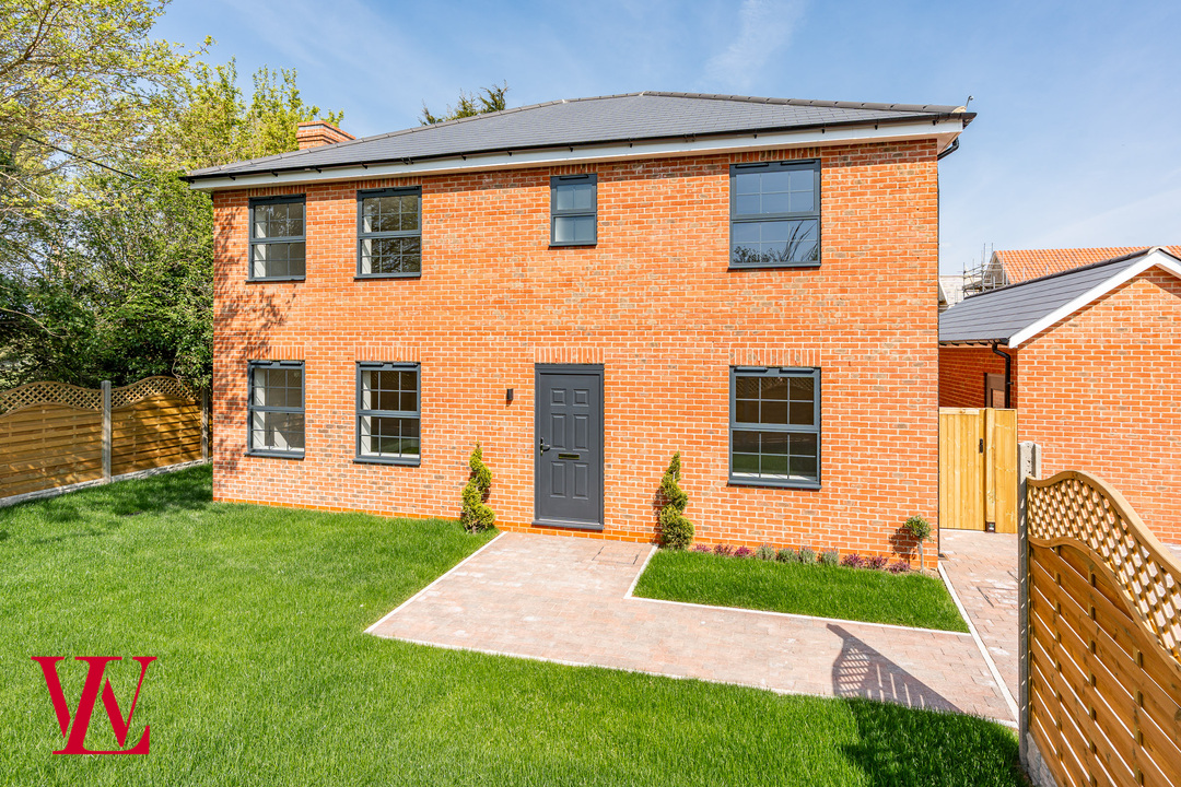 4 bed detached house for sale in Sabre Close, Felsted, CM6