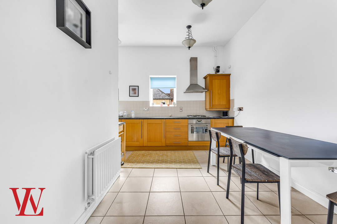 2 bed for sale in Cavell Drive, Bishop's Stortford, Hertfordshire 4