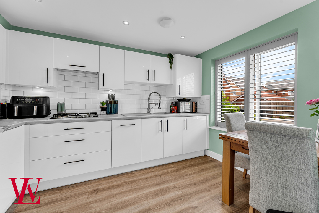 3 bed semi-detached house for sale in Thorpe Road, Bishop's Stortford  - Property Image 2