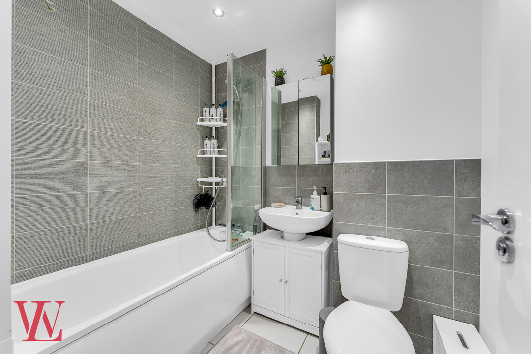 3 bed terraced house for sale in Newland Avenue, Bishop's Stortford 14