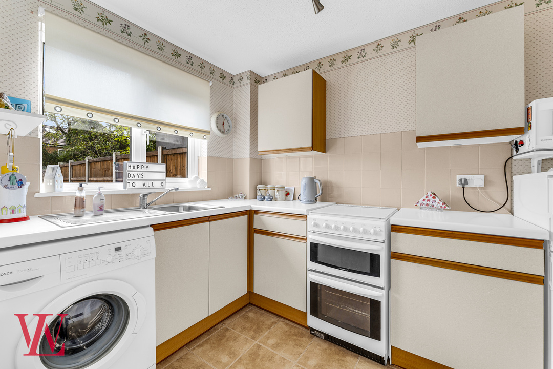 2 bed terraced house for sale in Wentworth Drive, Bishop's Stortford, Hertfordshire 7