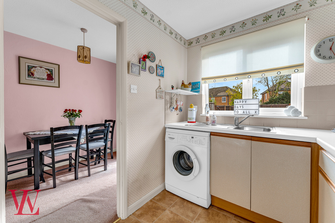 2 bed terraced house for sale in Wentworth Drive, Bishop's Stortford, Hertfordshire  - Property Image 6