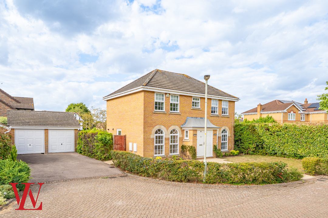 4 bed detached house to rent in Meadowsweet Close, Bishop's Stortford  - Property Image 1