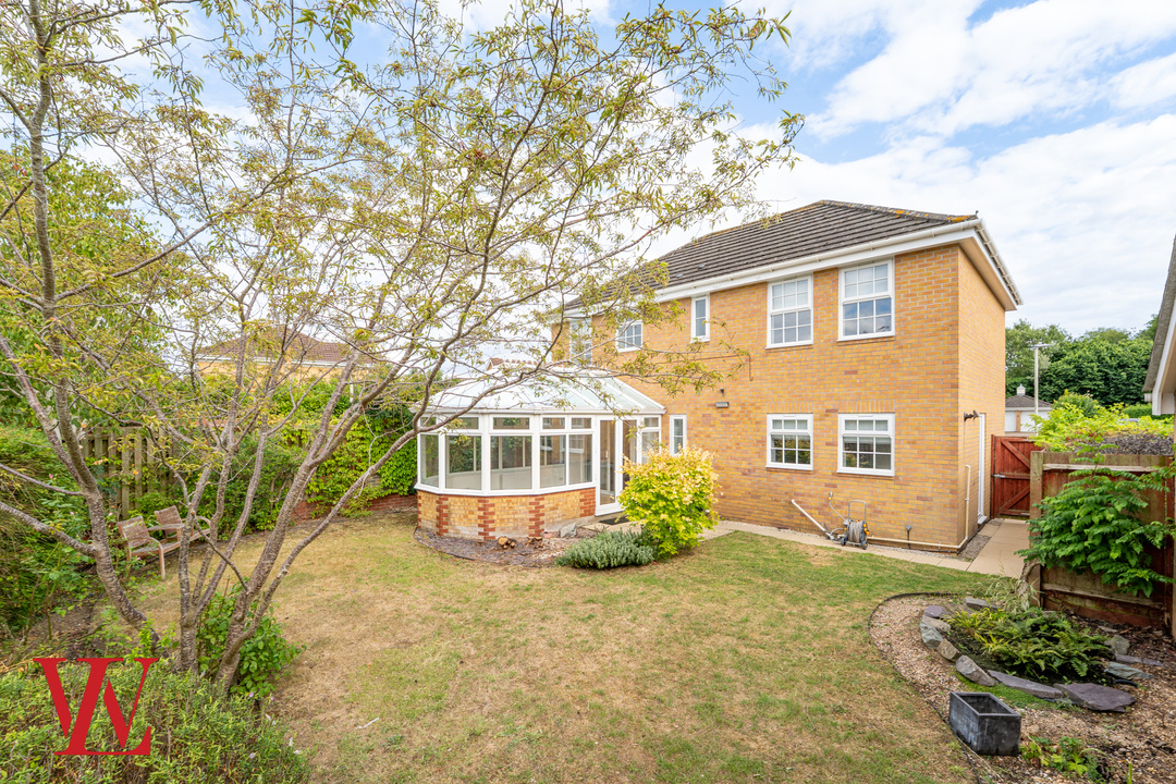 4 bed detached house to rent in Meadowsweet Close, Bishop's Stortford  - Property Image 2