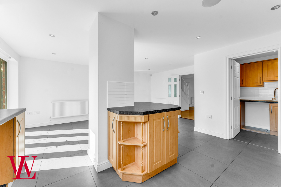 5 bed detached house for sale in Tyler Avenue, Dunmow  - Property Image 5
