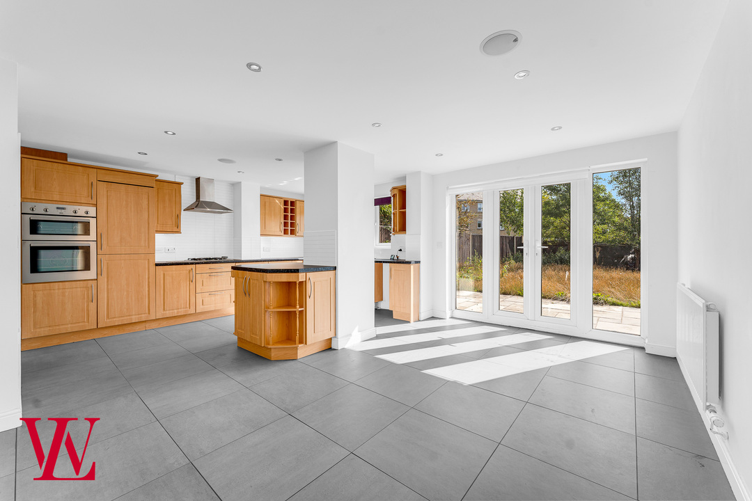 5 bed detached house for sale in Tyler Avenue, Dunmow  - Property Image 4