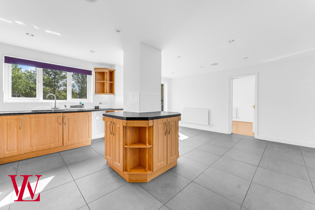 5 bed detached house for sale in Tyler Avenue, Dunmow  - Property Image 7