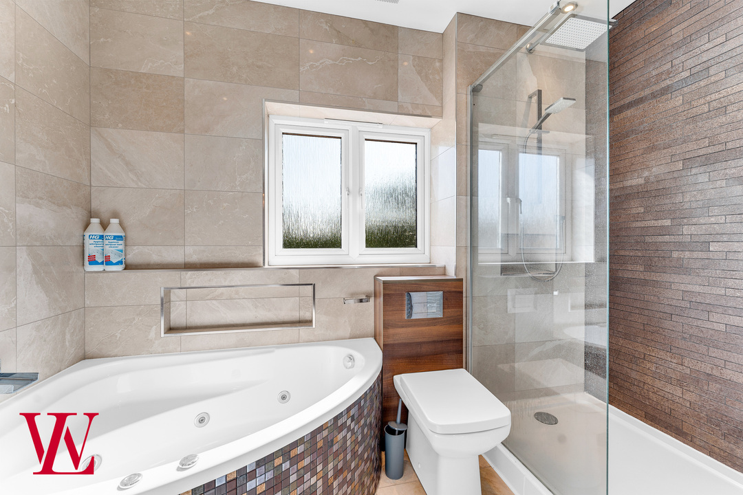 5 bed detached house for sale in Tyler Avenue, Dunmow  - Property Image 16