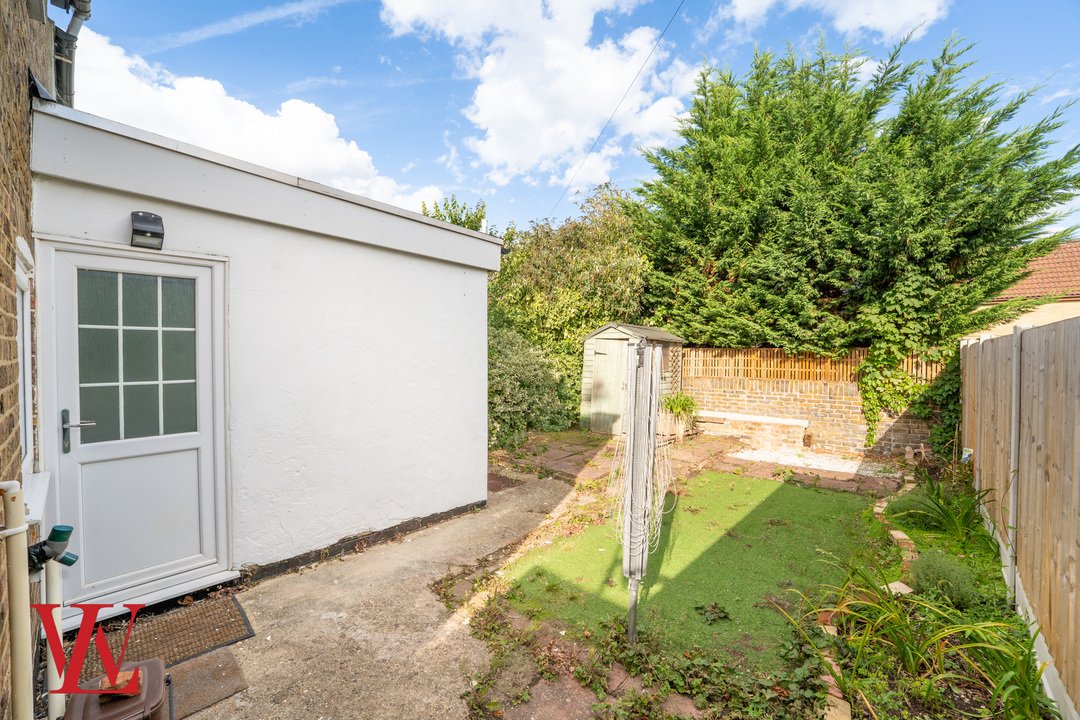2 bed end of terrace house to rent in Apton Road, Bishop’s Stortford  - Property Image 11