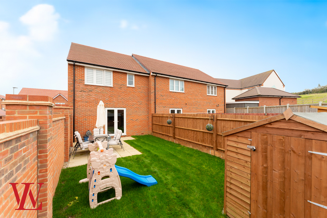 3 bed end of terrace house for sale in Wheatfield Gardens, Ware  - Property Image 16