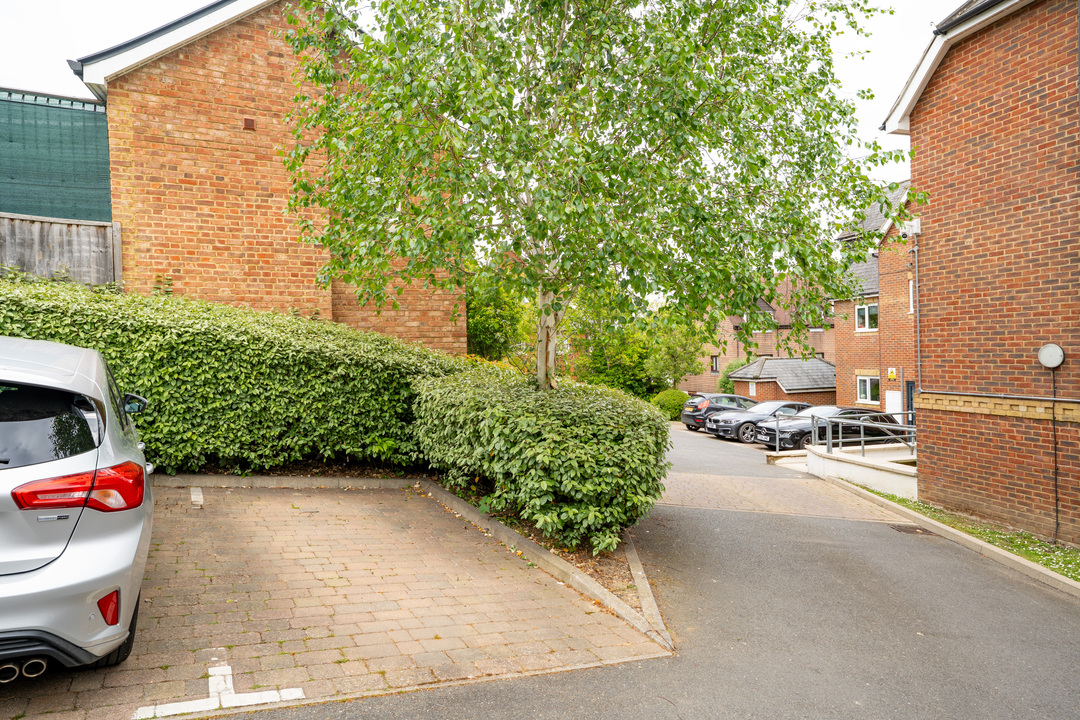 2 bed apartment for sale in Archer Place, Bishop's Stortford  - Property Image 16