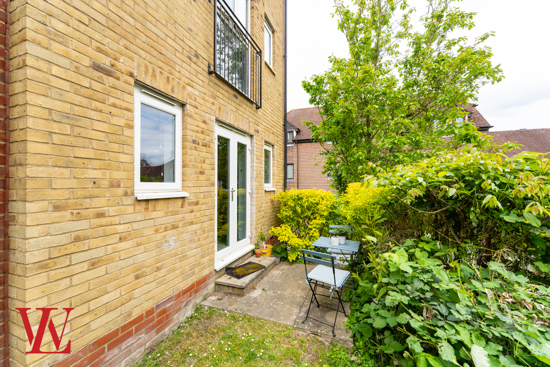 2 bed apartment for sale in Archer Place, Bishop's Stortford  - Property Image 14