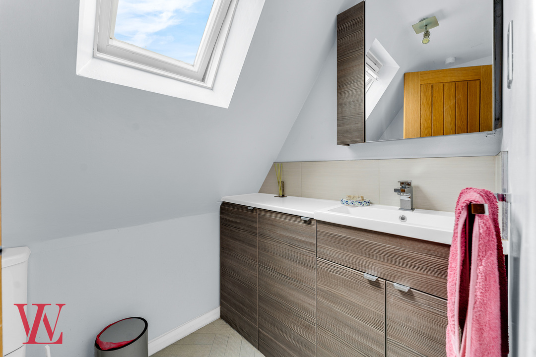 5 bed link detached house for sale in Morning Side, Cannons Lane, Hatfield Broad Oak, Bishop's Stortford, Hertfordshire  - Property Image 17