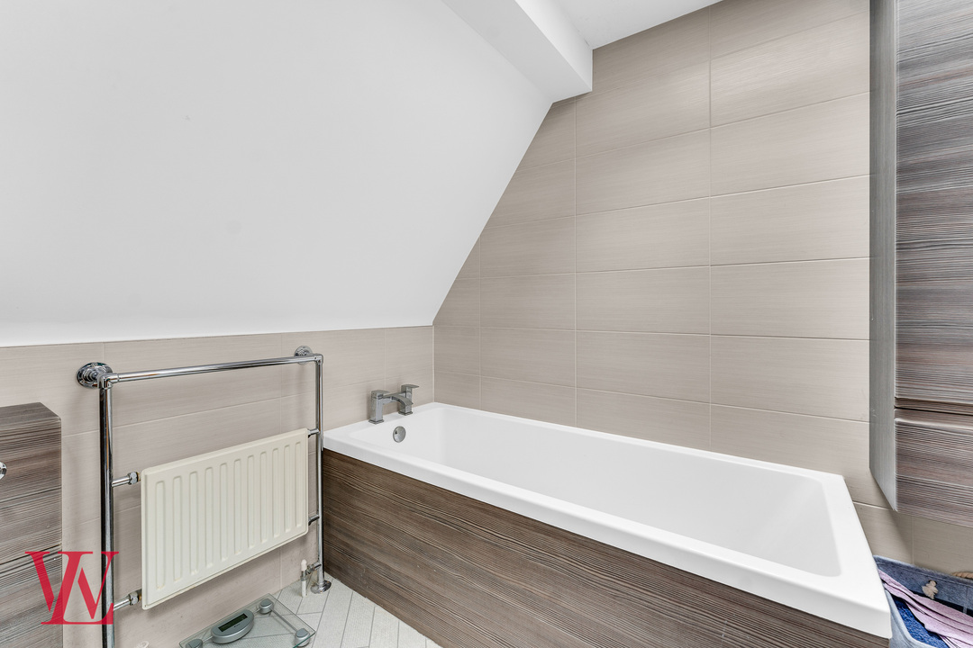 5 bed link detached house for sale in Morning Side, Cannons Lane, Hatfield Broad Oak, Bishop's Stortford, Hertfordshire 14