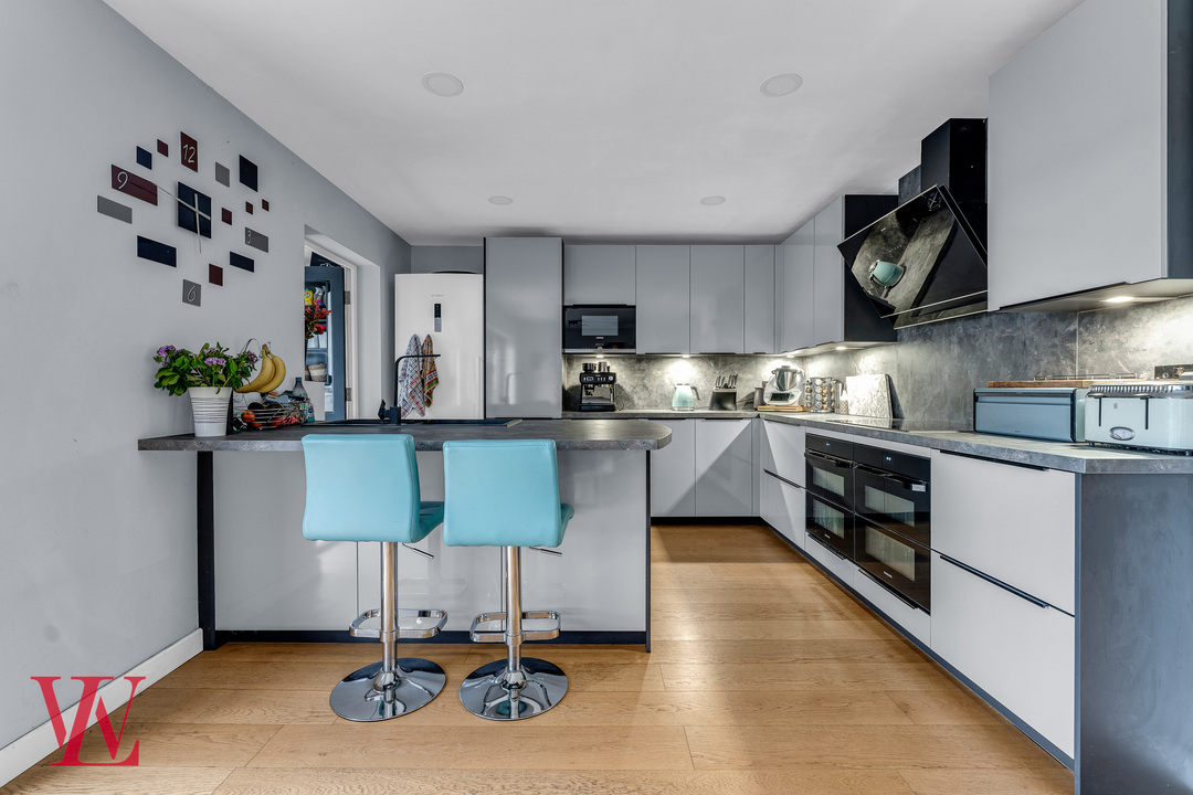 5 bed link detached house for sale in Morning Side, Cannons Lane, Hatfield Broad Oak, Bishop's Stortford, Hertfordshire  - Property Image 6