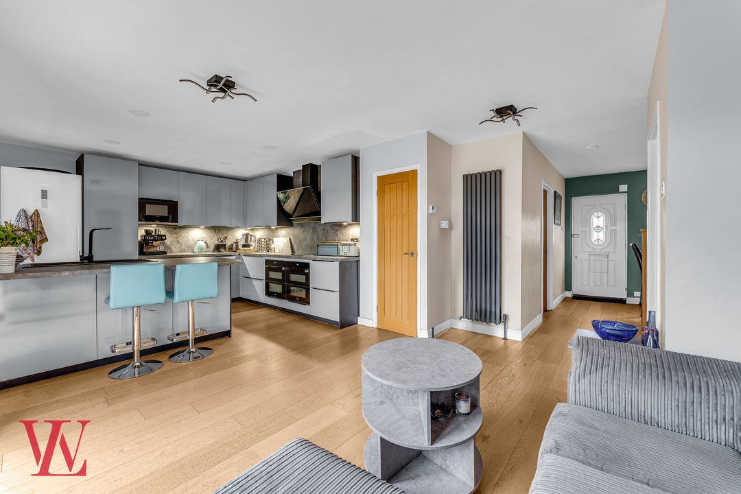 5 bed link detached house for sale in Morning Side, Cannons Lane, Hatfield Broad Oak, Bishop's Stortford, Hertfordshire 2