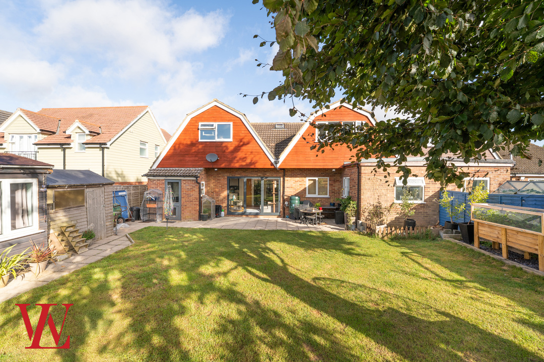 5 bed link detached house for sale in Morning Side, Cannons Lane, Hatfield Broad Oak, Bishop's Stortford, Hertfordshire  - Property Image 26