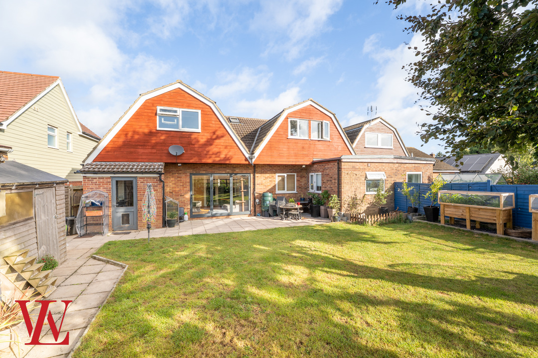 5 bed link detached house for sale in Morning Side, Cannons Lane, Hatfield Broad Oak, Bishop's Stortford, Hertfordshire  - Property Image 28