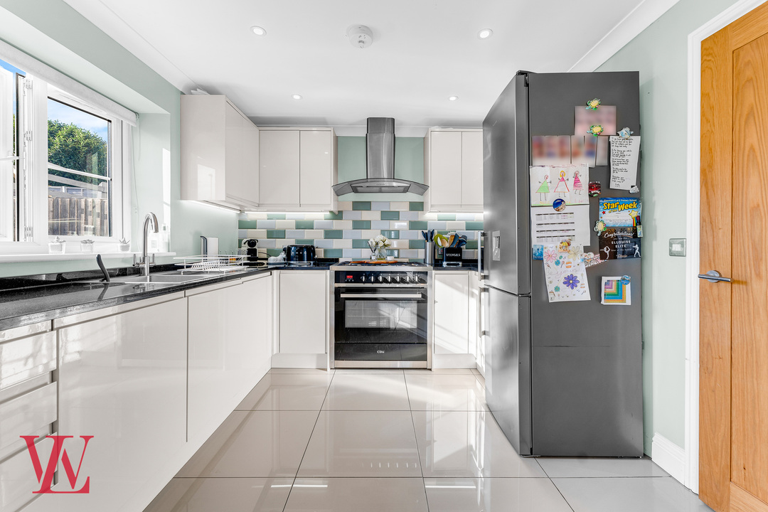 4 bed semi-detached house for sale in Major Oak, Robin Hood Road, Elsenham, Bishop's Stortford, Hertfordshire 6