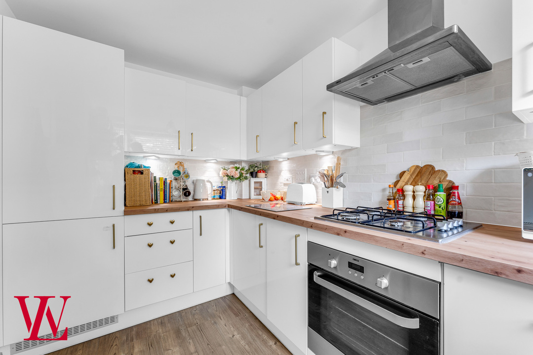 3 bed semi-detached house for sale in Barley Way, Bishop's Stortford  - Property Image 3