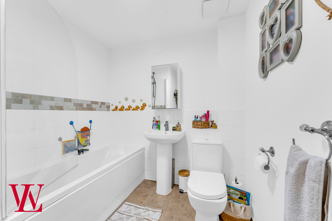 3 bed semi-detached house for sale in Barley Way, Bishop's Stortford  - Property Image 11
