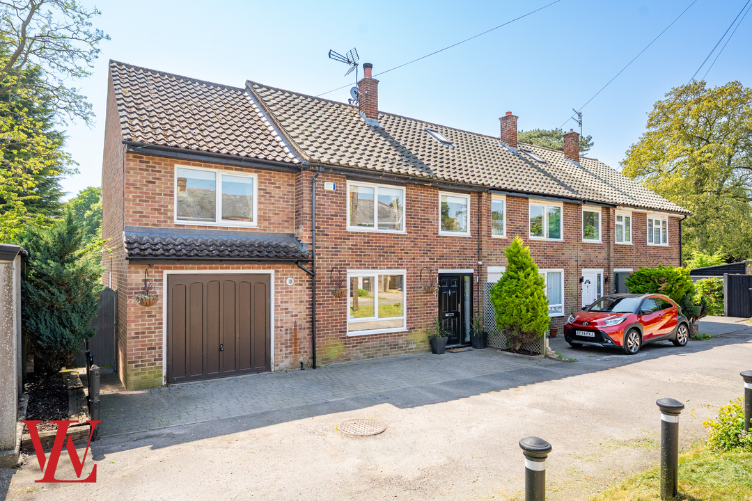 4 bed semi-detached house for sale in Nursery Close, Bishop's Stortford, CM23