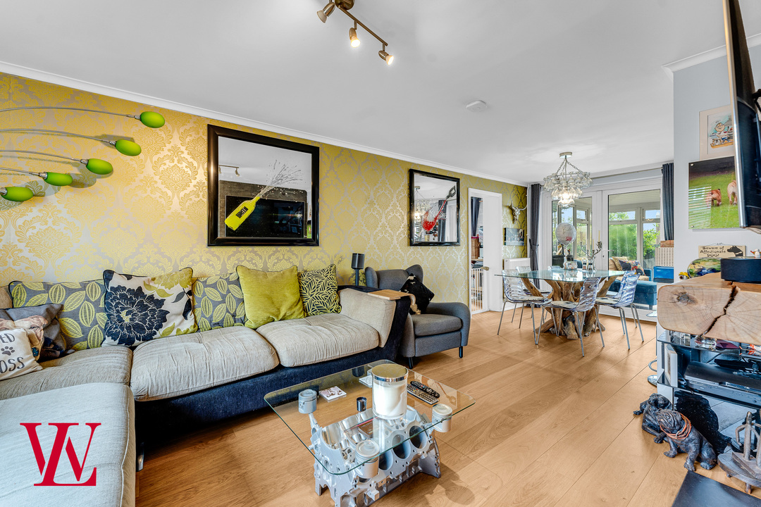 4 bed semi-detached house for sale in Nursery Close, Bishop's Stortford  - Property Image 2