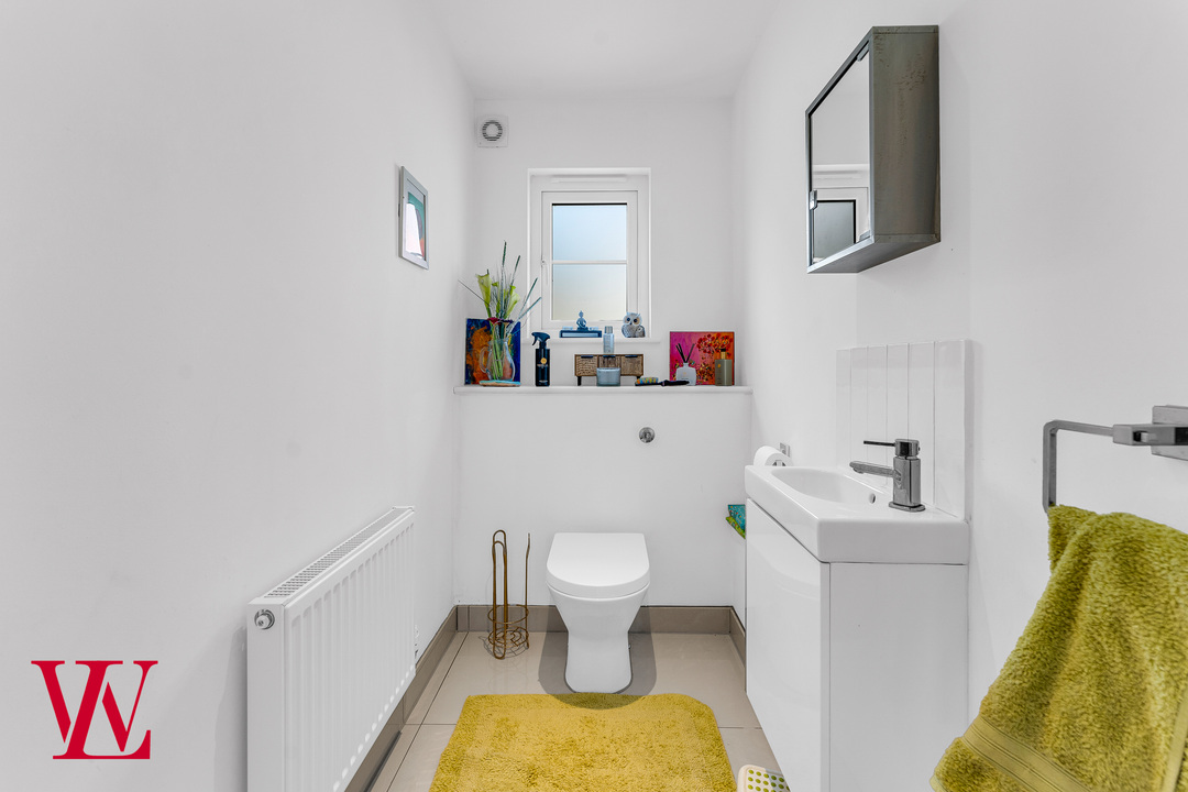 4 bed detached house for sale in Dunmow Road, Bishop's Stortford  - Property Image 11
