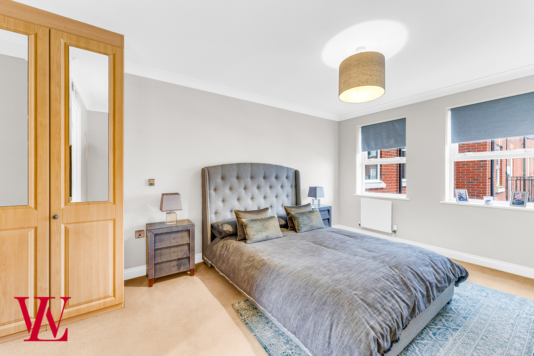 4 bed terraced house for sale in Cavell Drive, Bishop's Stortford, Hertfordshire 7