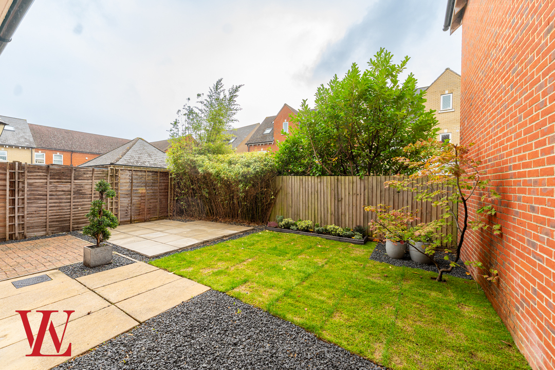 4 bed terraced house for sale in Cavell Drive, Bishop's Stortford, Hertfordshire 12