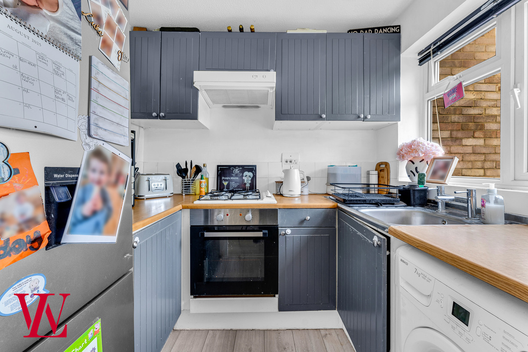 2 bed terraced house for sale in Appleton Fields, Bishop's Stortford, Hertfordshire  - Property Image 7