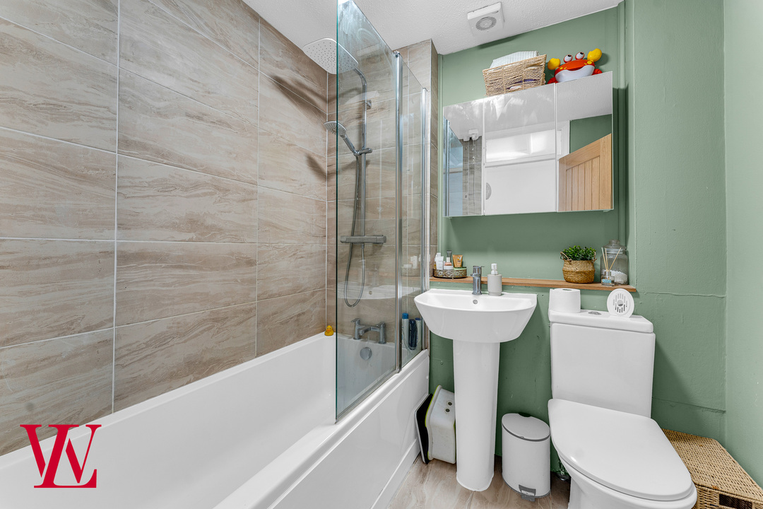 2 bed terraced house for sale in Appleton Fields, Bishop's Stortford, Hertfordshire  - Property Image 11