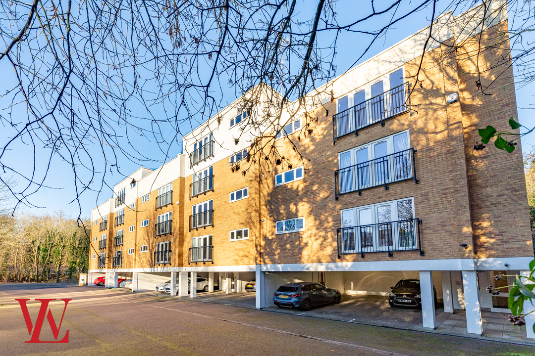 2 bed apartment for sale in Trapstyle Road, Ware  - Property Image 1