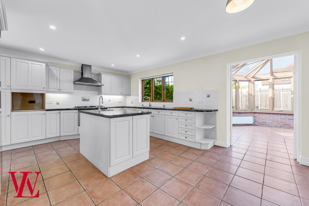 5 bed detached house to rent in Maze Green Heights, Bishop's Stortford  - Property Image 9